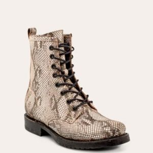 Frye Veronica Combat Boot in Natural Snake size 8